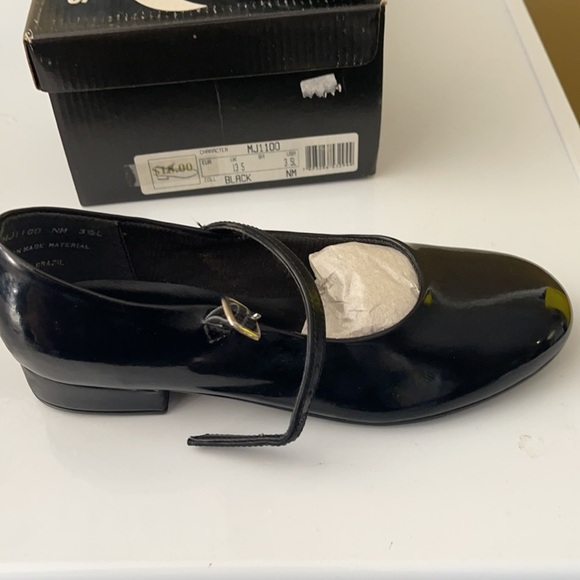 New Kid’s Award black tap shoes - Picture 2 of 6